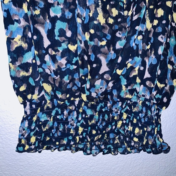 🌸 5 for $25 EUC Colorful Tie front Ruffle blouse - Picture 2 of 5